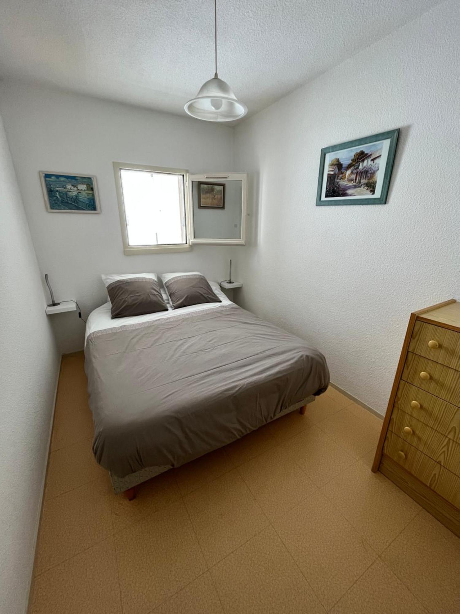 Appartement 1 Chambre, Avec Loggia Et Vue Sur Le Port Olona La Chaume Экстерьер фото