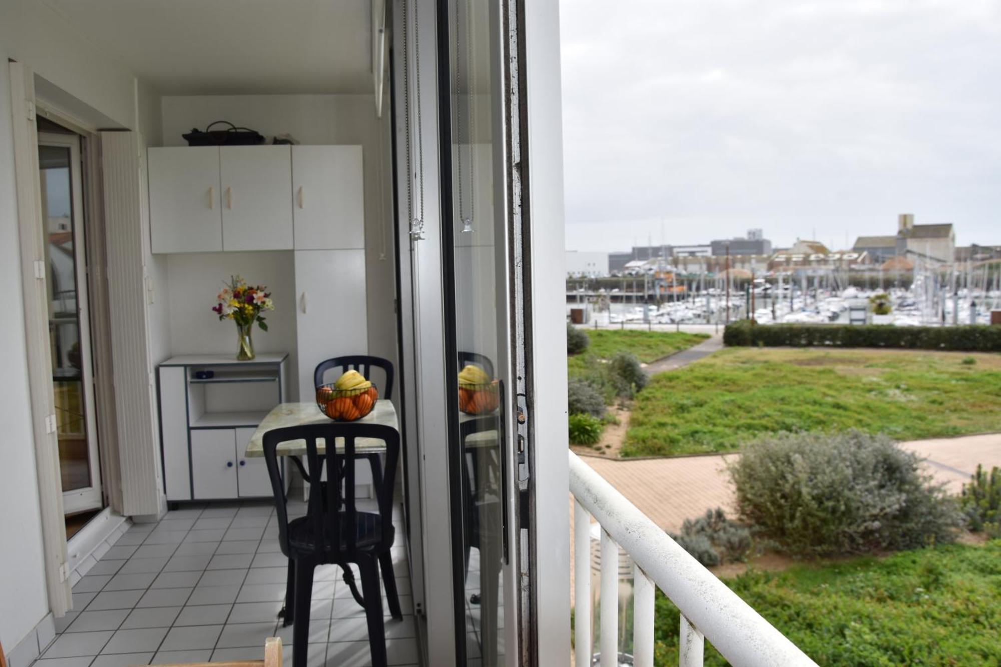 Appartement 1 Chambre, Avec Loggia Et Vue Sur Le Port Olona La Chaume Экстерьер фото